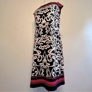 Jessica Howard black/white sleeveless dress, w/fuchsia accent. Sz M. Like new.